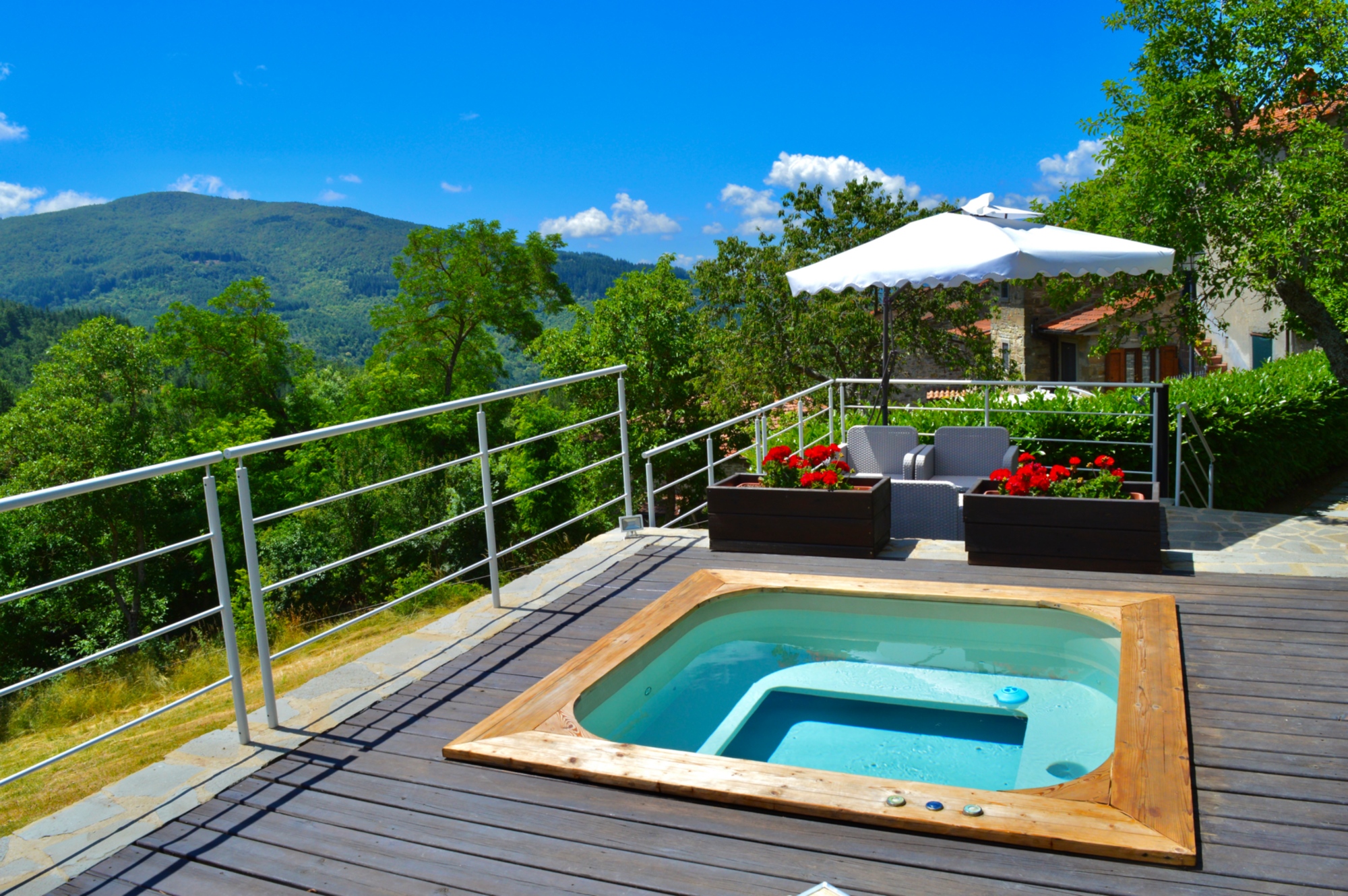 La piscina dell'agriturismo Vezzano