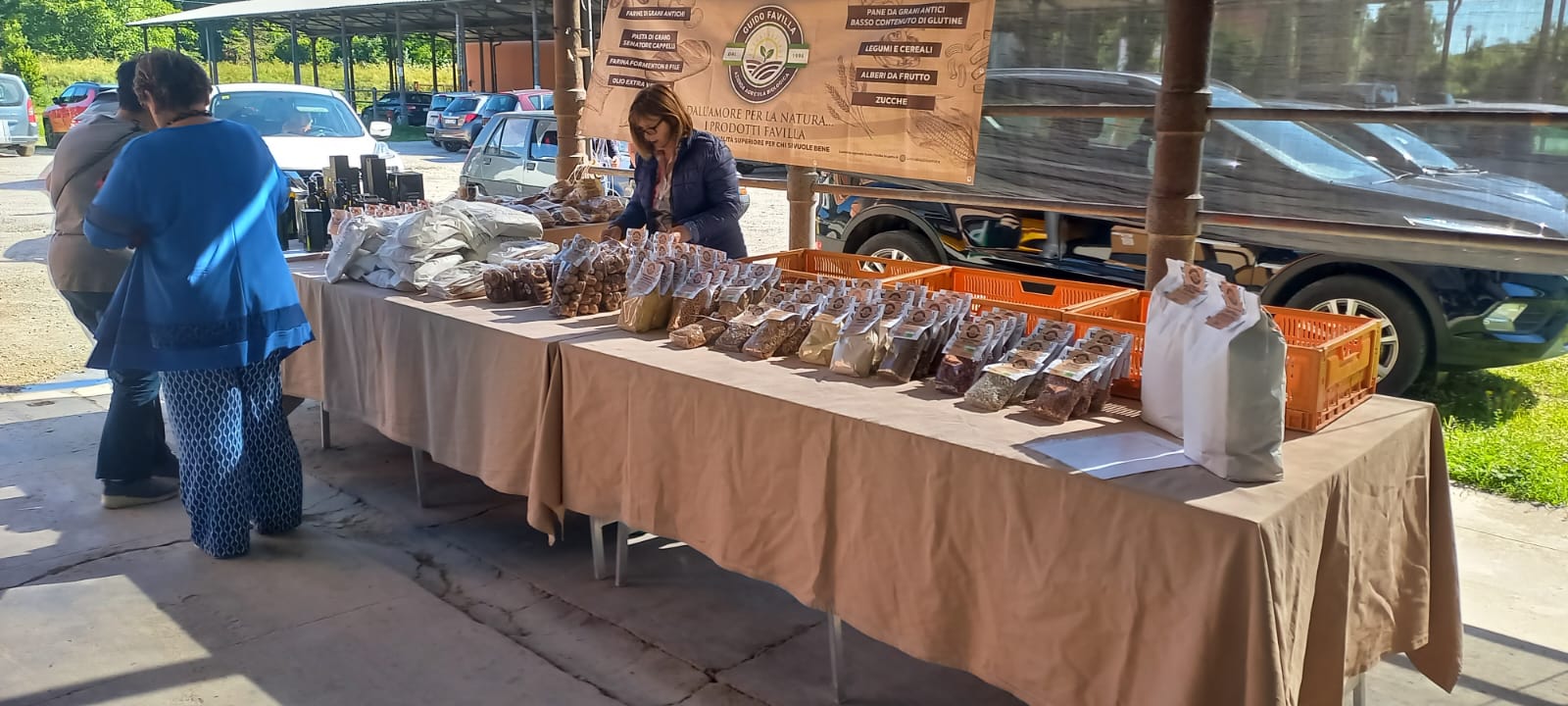 Farmer's market tour in Lucca with an aperitif