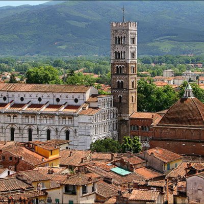 Discover Pisa and Lucca in just one day