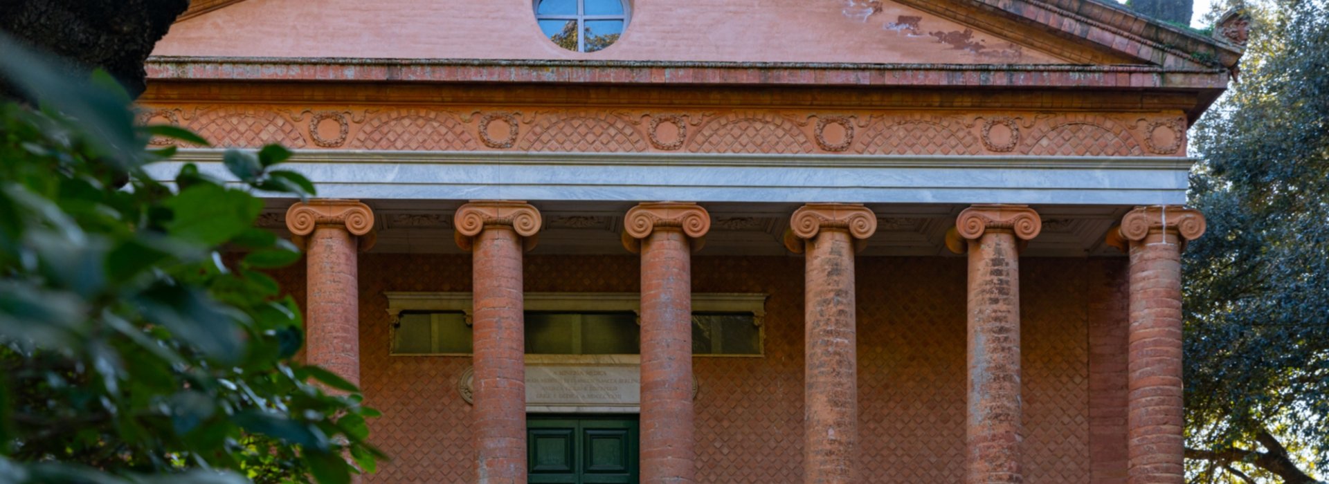 Il Tempio di Minerva nascosto nel bosco di Montefoscoli