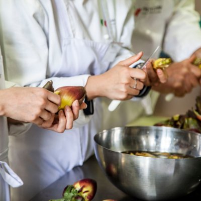 A scuola di cucina con uno chef per la preparazione di un menù tipico toscano