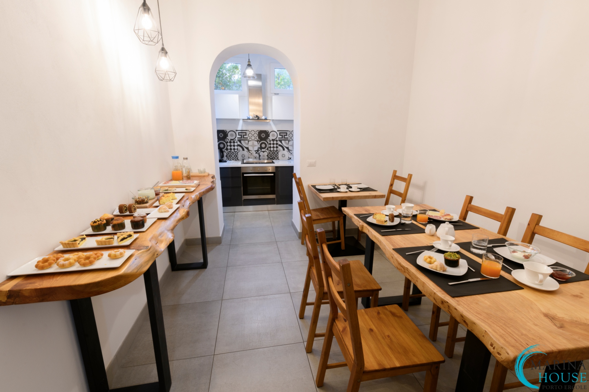 L'area pranzo con cucina per pasti senza glutine e senza lattosio