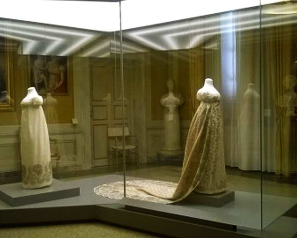 Los vestidos imperiales del Palacio Mansi