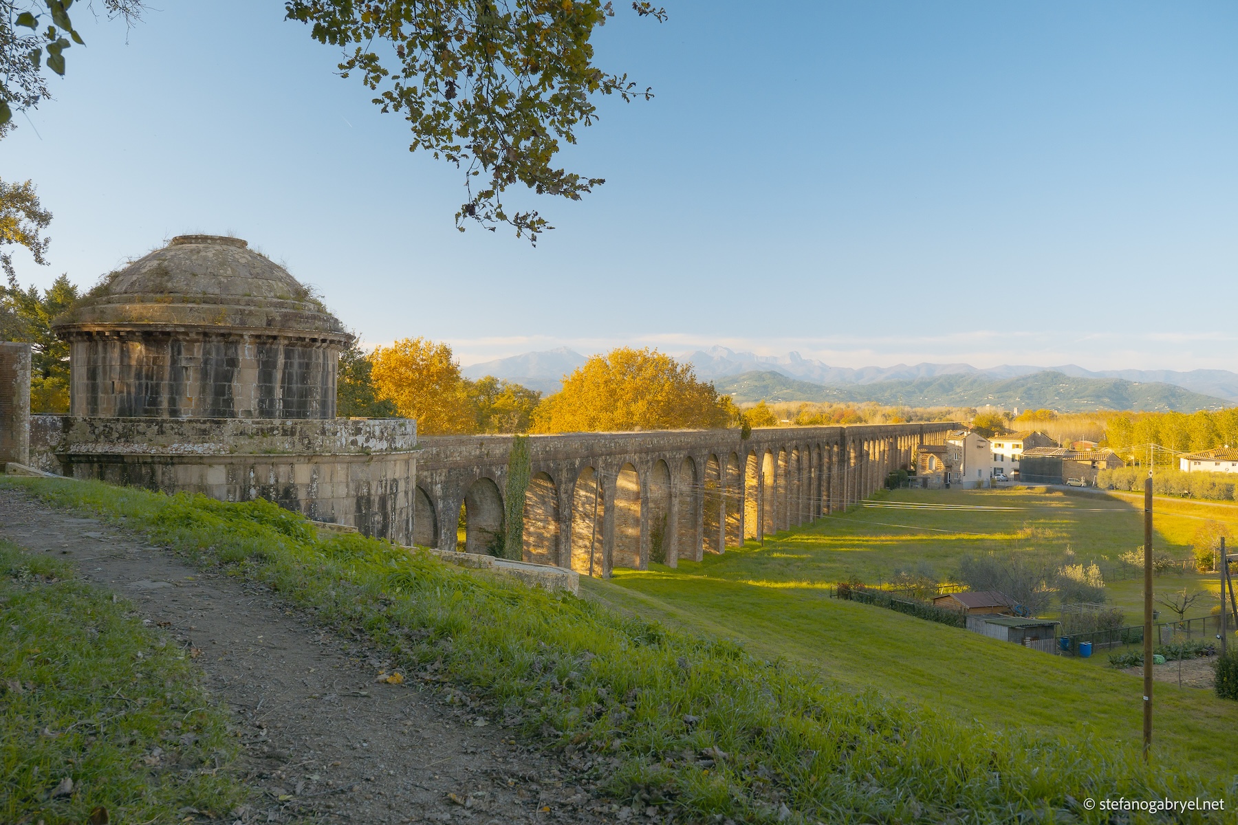 Nottolini Aqueduct & Parole d’Oro hike near Lucca
