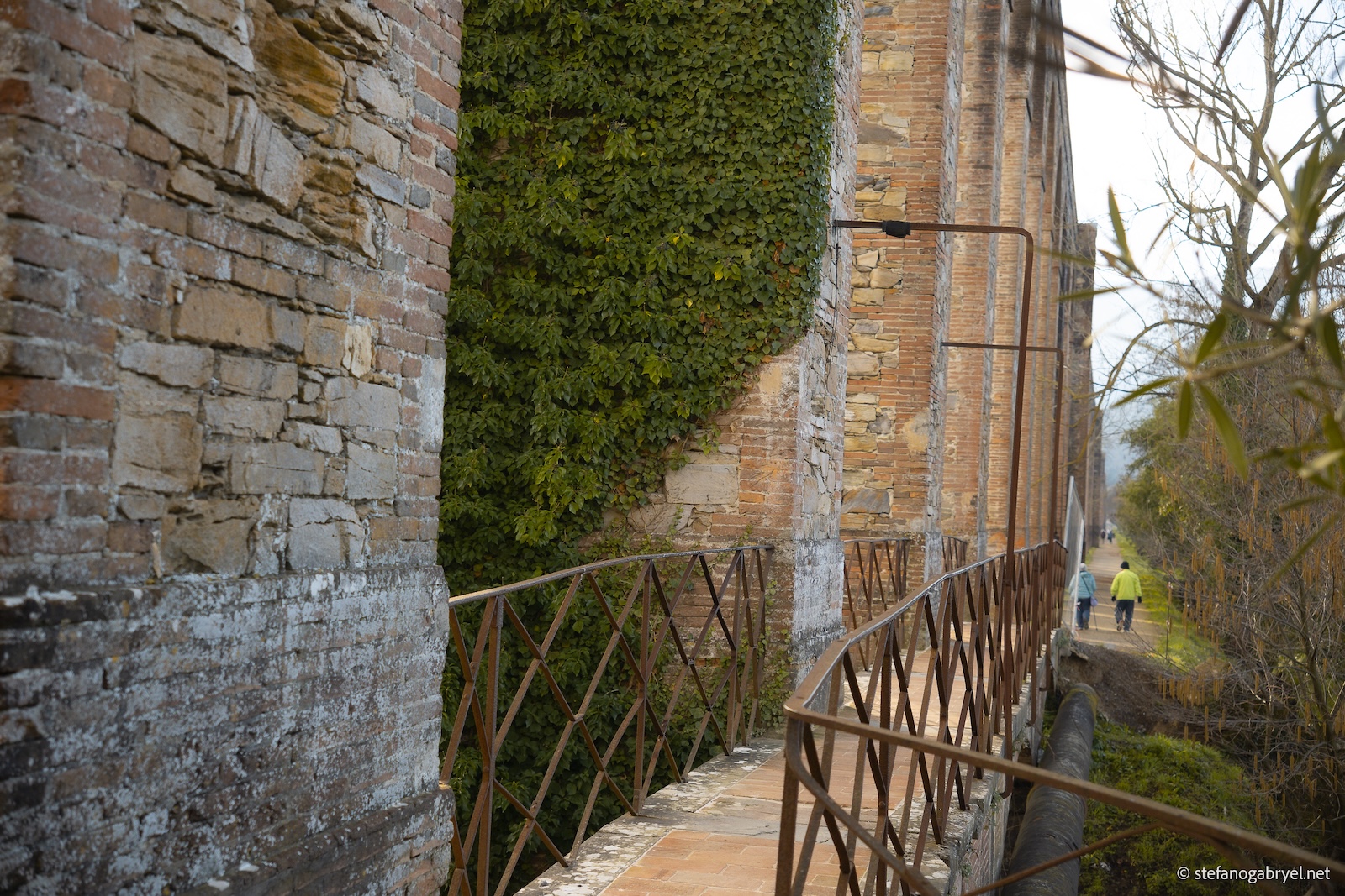 Nottolini Aqueduct & Parole d’Oro hike near Lucca