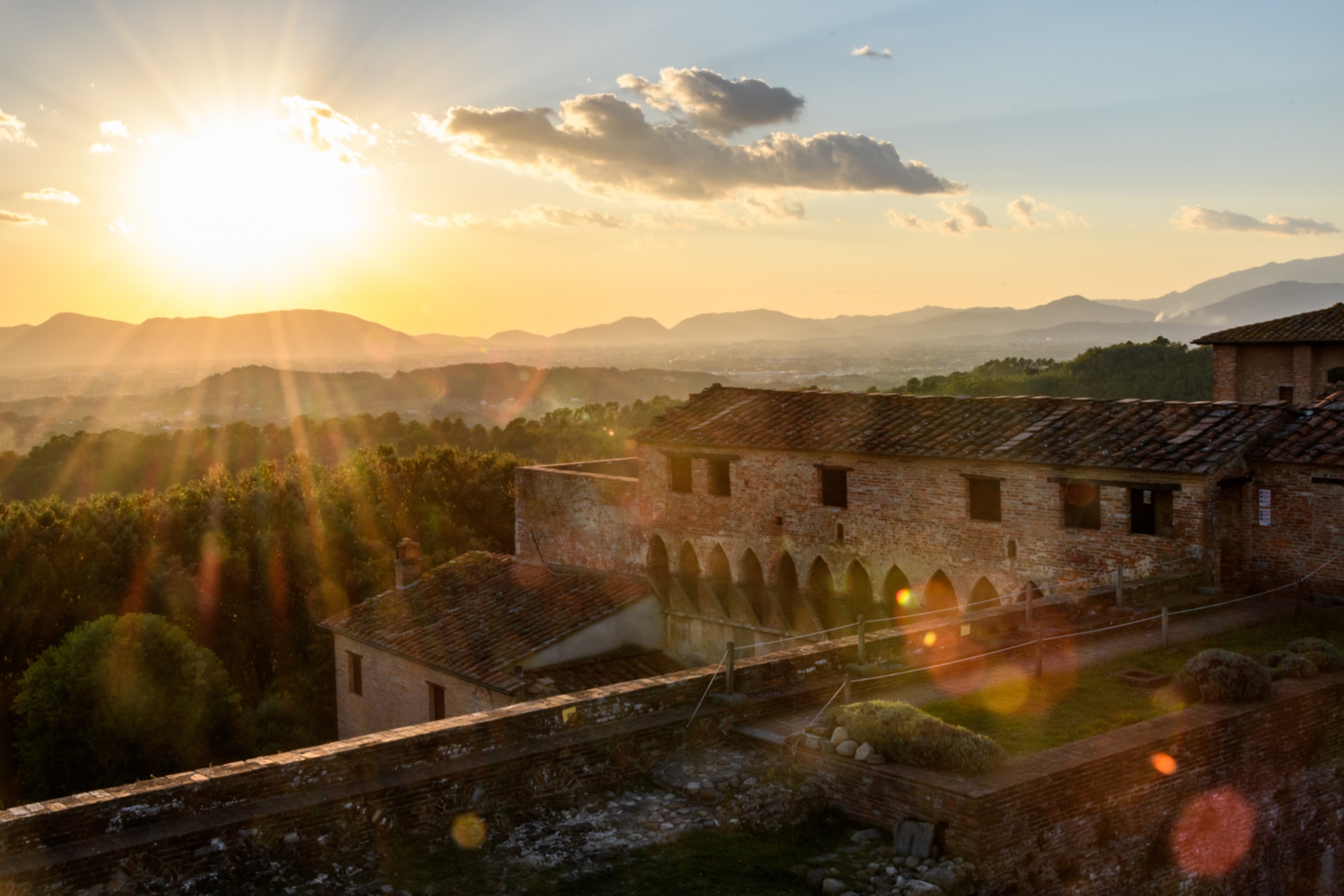 Tour in bici alla scoperta di Lucca e delle bellissime colline di Montecarlo