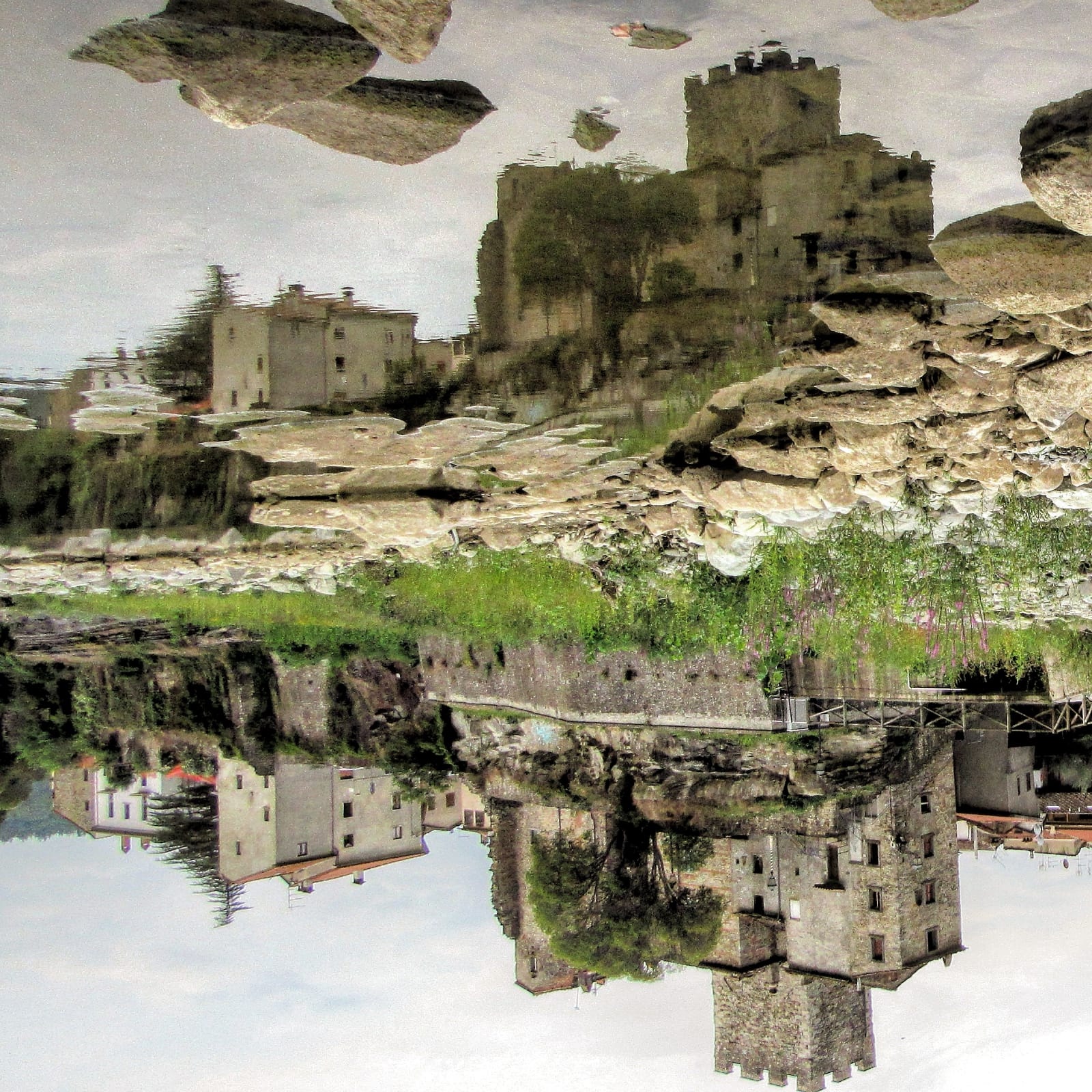 Castello di Subbiano – riflesso nel fiume Arno