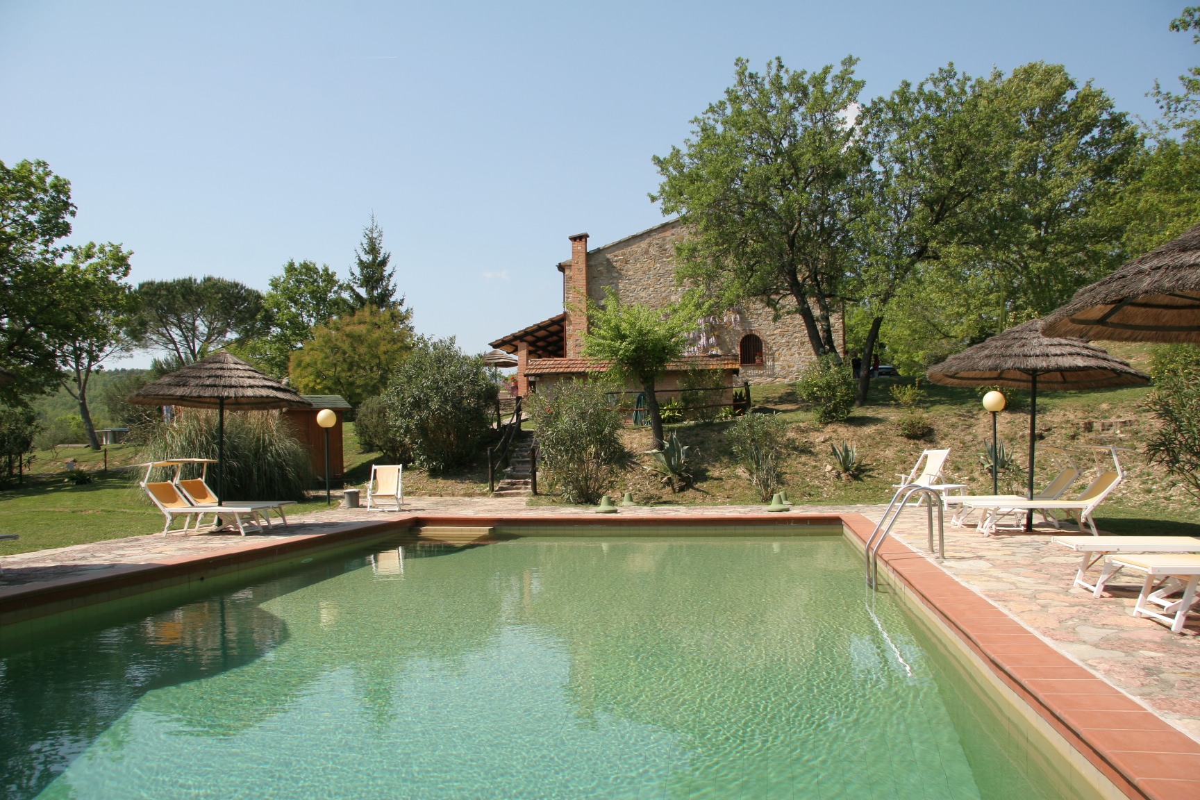 La piscina dell'agriturismo Campo di Carlo
