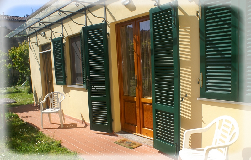 Geoglobe Guest House entrata dell'appartamento con porta finestra