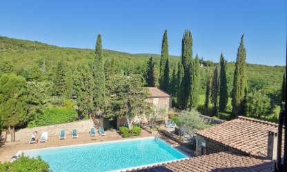 Garden and pool at Hotel Pescille in San Gimignano