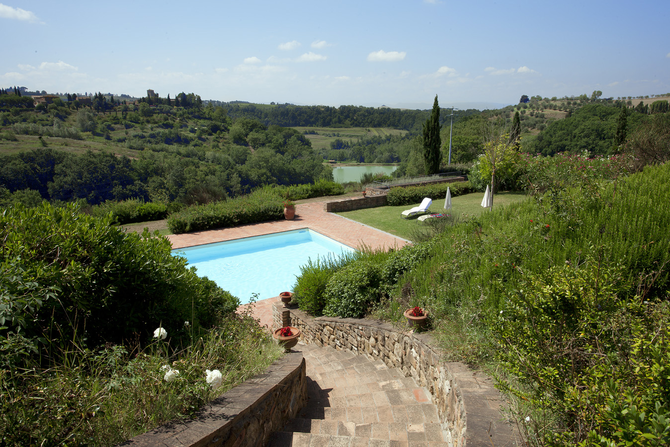La piscina dell'agriturismo Castellare di Tonda, casali con piscina in Toscana