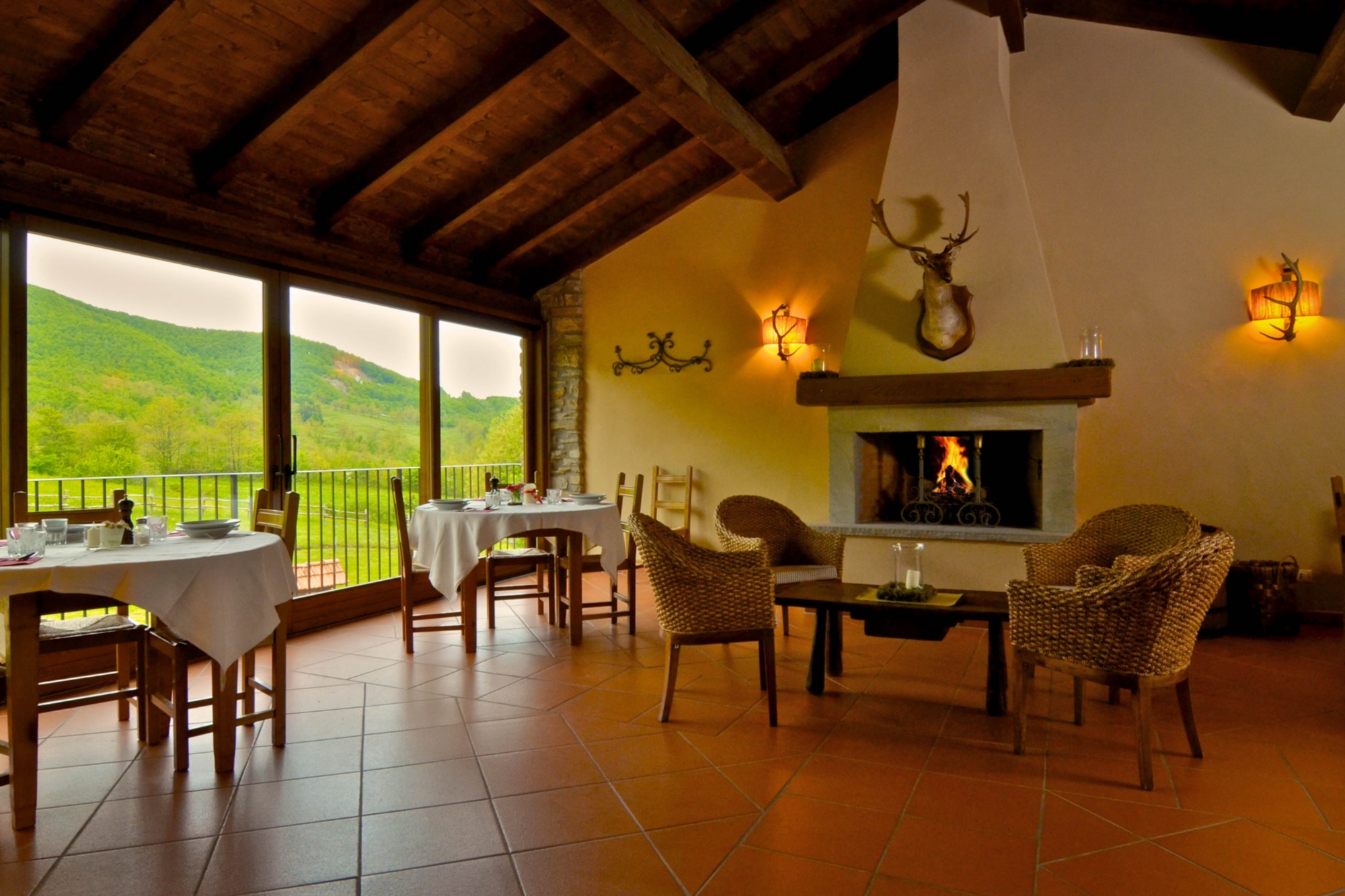 La sala da pranzo dell'agriturismo Il Passeggere