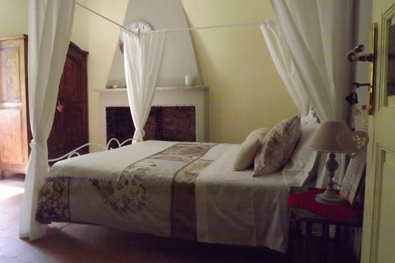 Camera Brina romantica e affascinante. Il tempo del vento B&b In Lunigiana