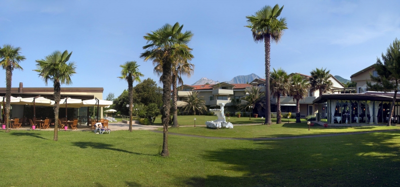 Giardino esterno di Hotel Villa Undulna