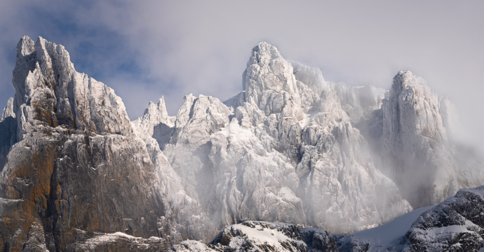 Un'immagine delle Alpi innevate Un'immagine delle Alpi innevate