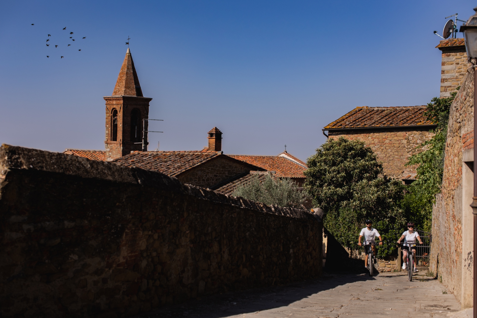 An e-bike tour to discover the city of Arezzo and the Tuscan countryside that surrounds it