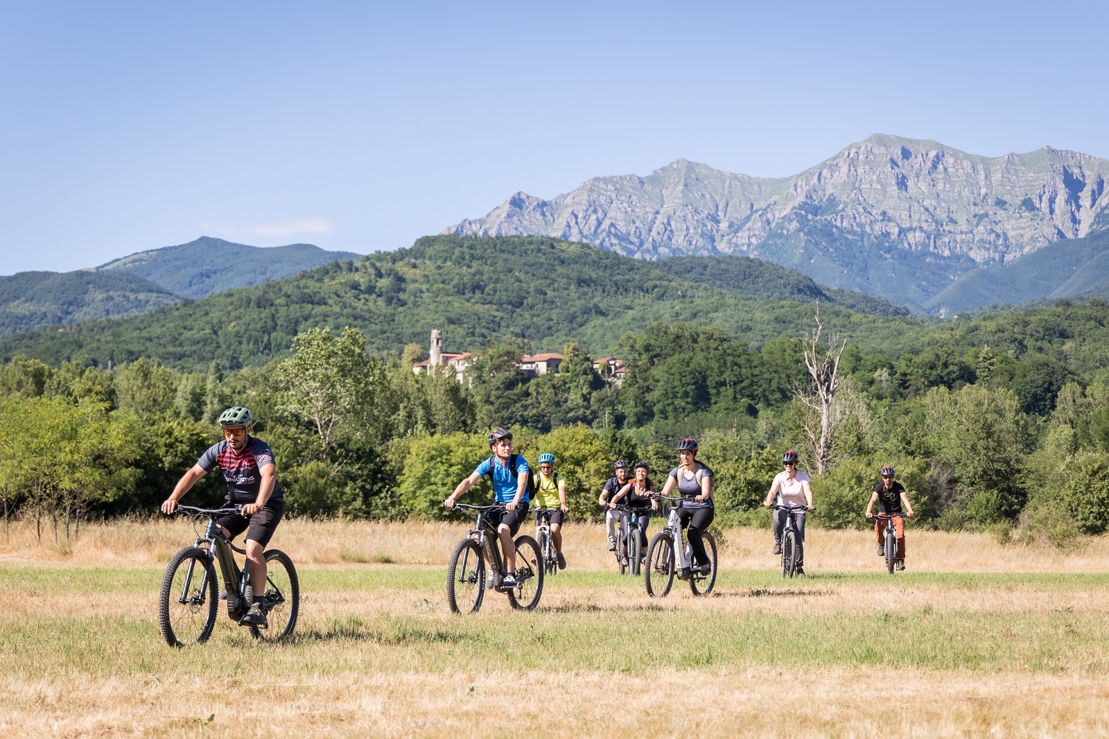 In bicicletta nell'Area Naturale Protetta di Interesse Locale del Fiume Magra in Lunigiana