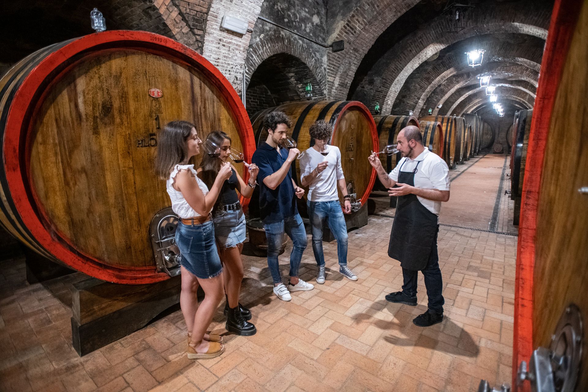 Degustazione di Vino Nobile di Montepulciano nelle cantine del centro storico