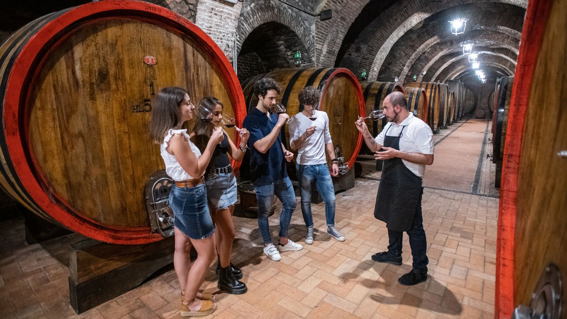 Tasting tour at the historical cellars of Montepulciano