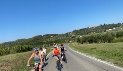 Tour in bicicletta nelle campagne lucchesi fino a Montecarlo con degustazione 