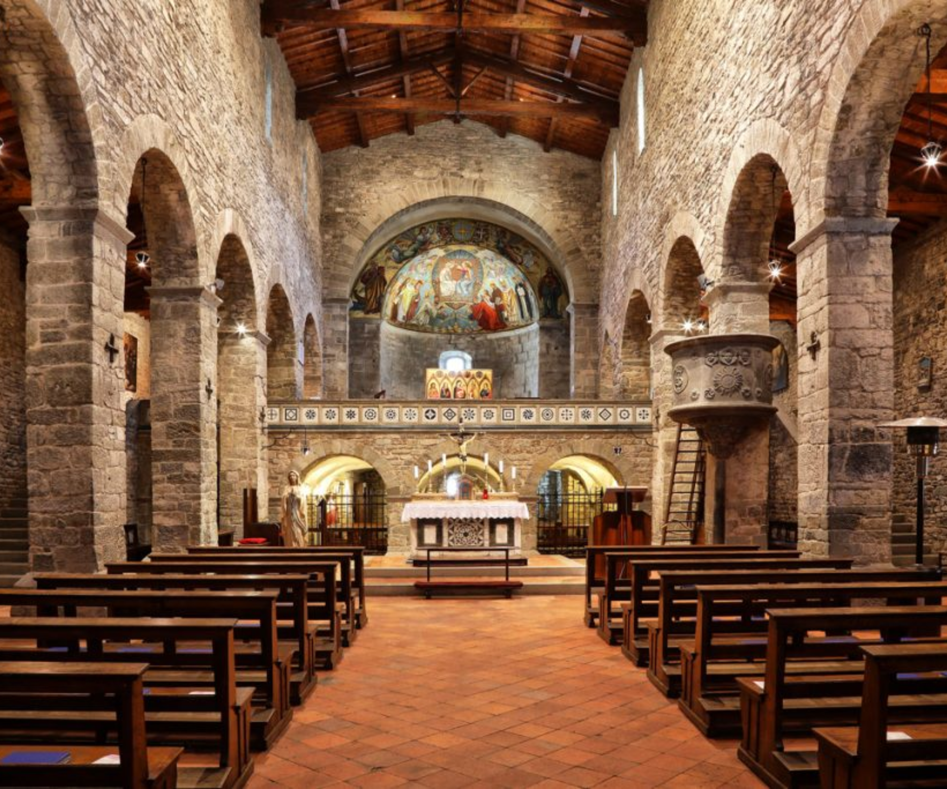 Interno della Badia di San Godenzo