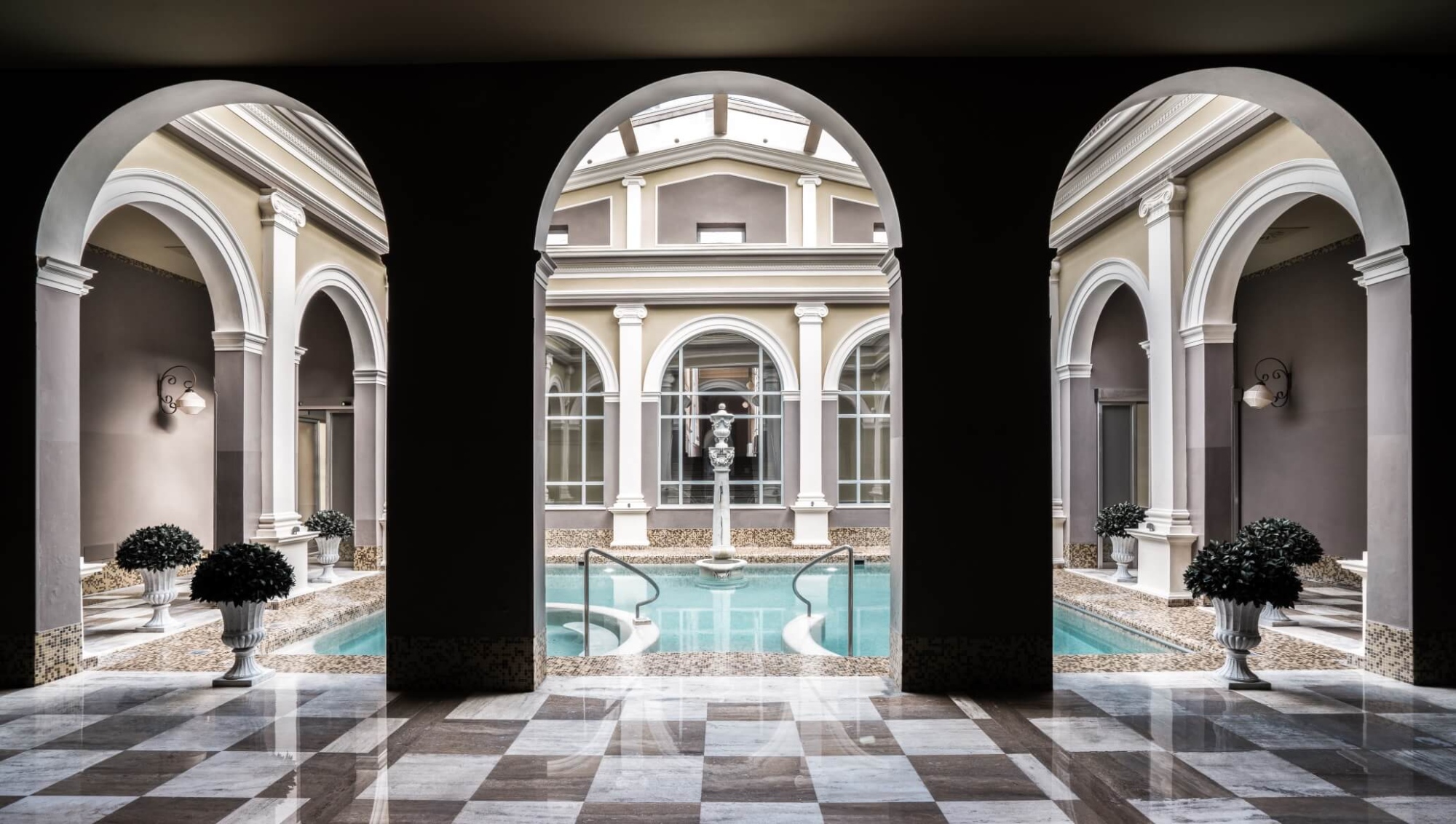 Corridoio di accesso alla piscina termale coperta