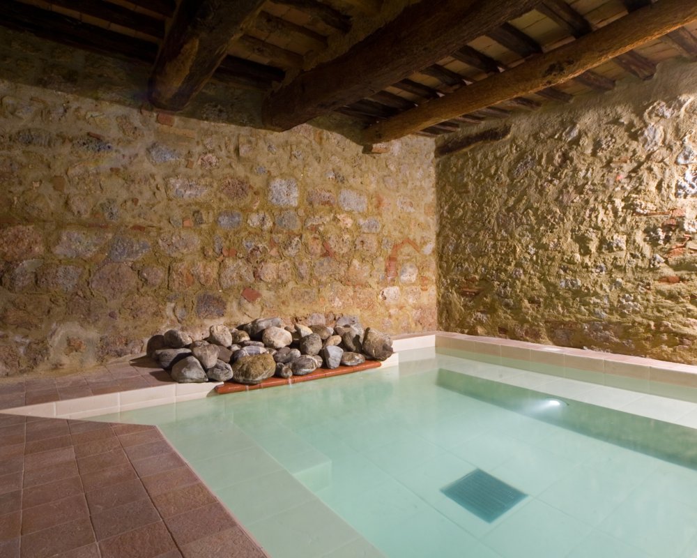 Antico Borgo Poggiarello residence in Tuscany with swimming pool