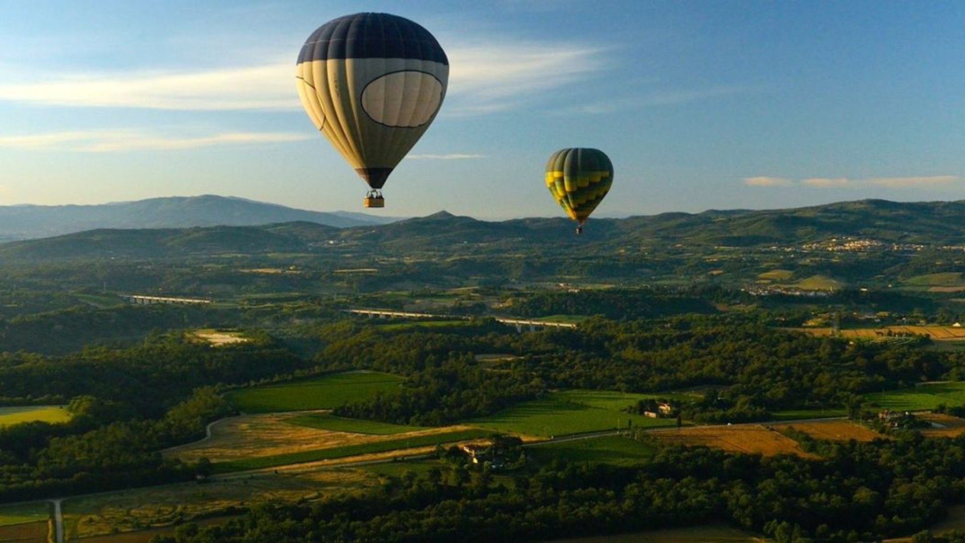 Romantic weekend in Tuscany: hot air balloon flight