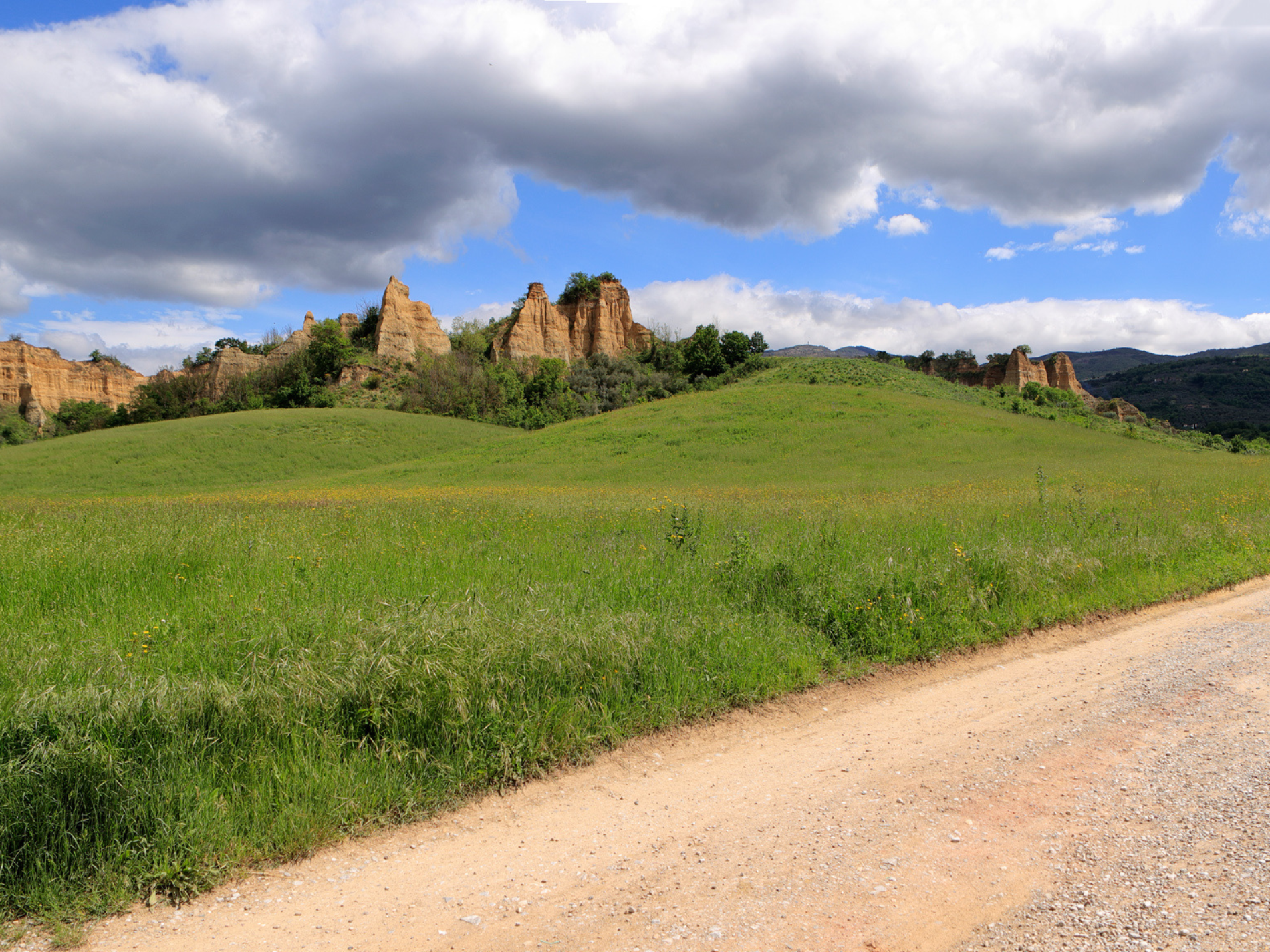 Le Balze del Valdarno a Primavera