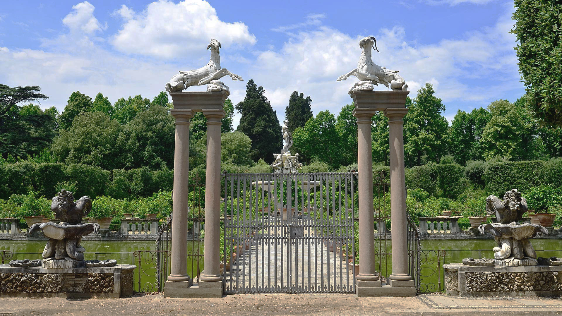 Boboli gardens, Capricorn gate of the Isola