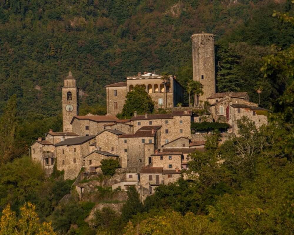 Bagnone and the castle
