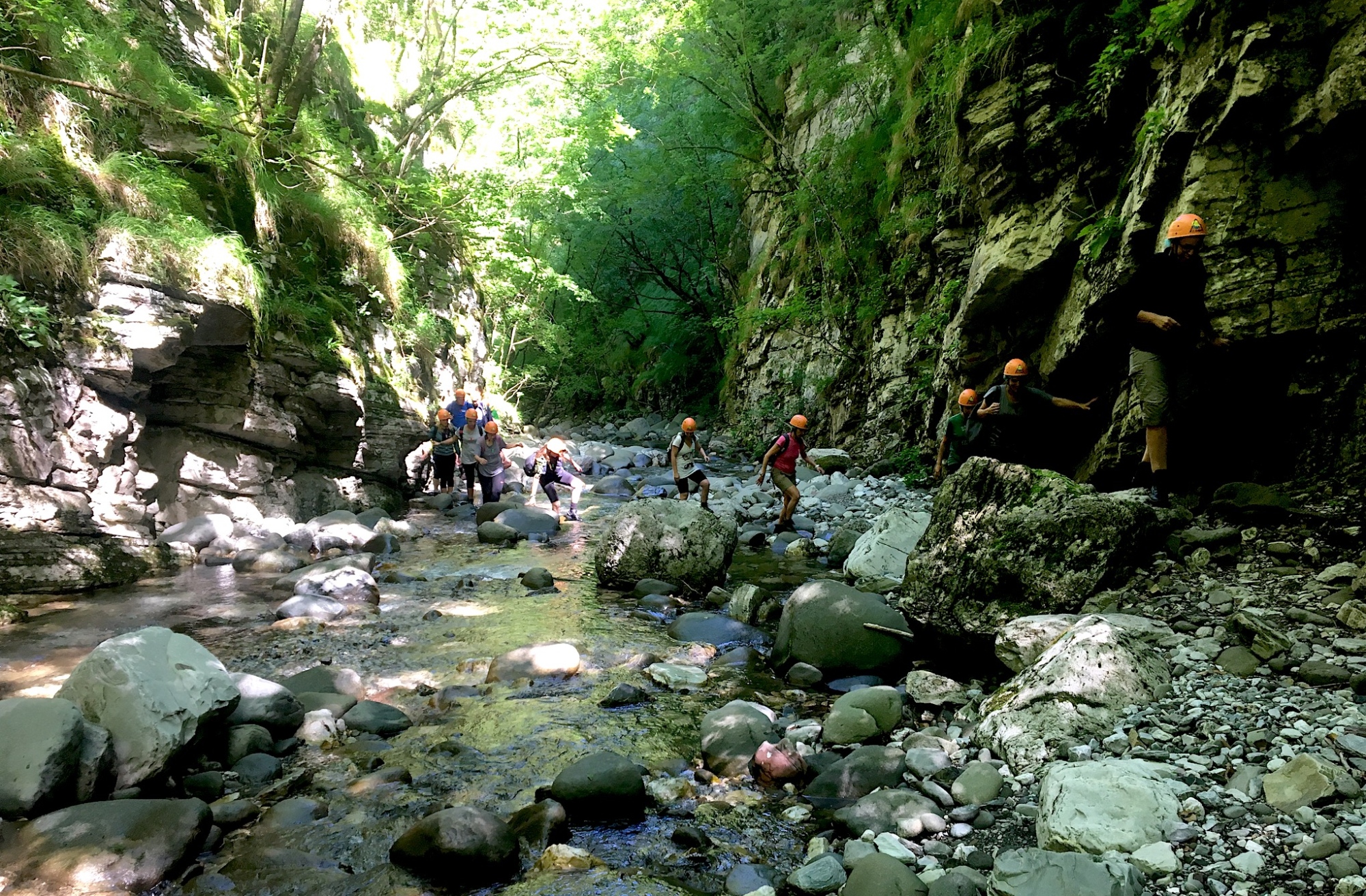 Escursione di 4 ore alla Riserva Naturale Orrido di Botri, uno dei luoghi più spettacolari della Toscana