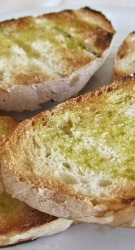 Andare per frantoi nella Valdichiana Senese: olio novo e pane