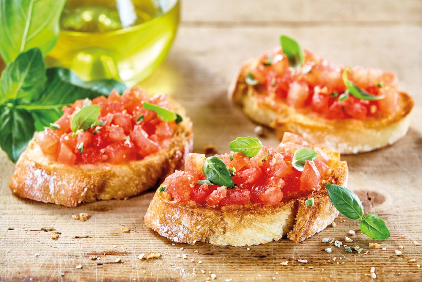 Learn how to prepare delicious tomato bruschetta in this cooking class in Florence