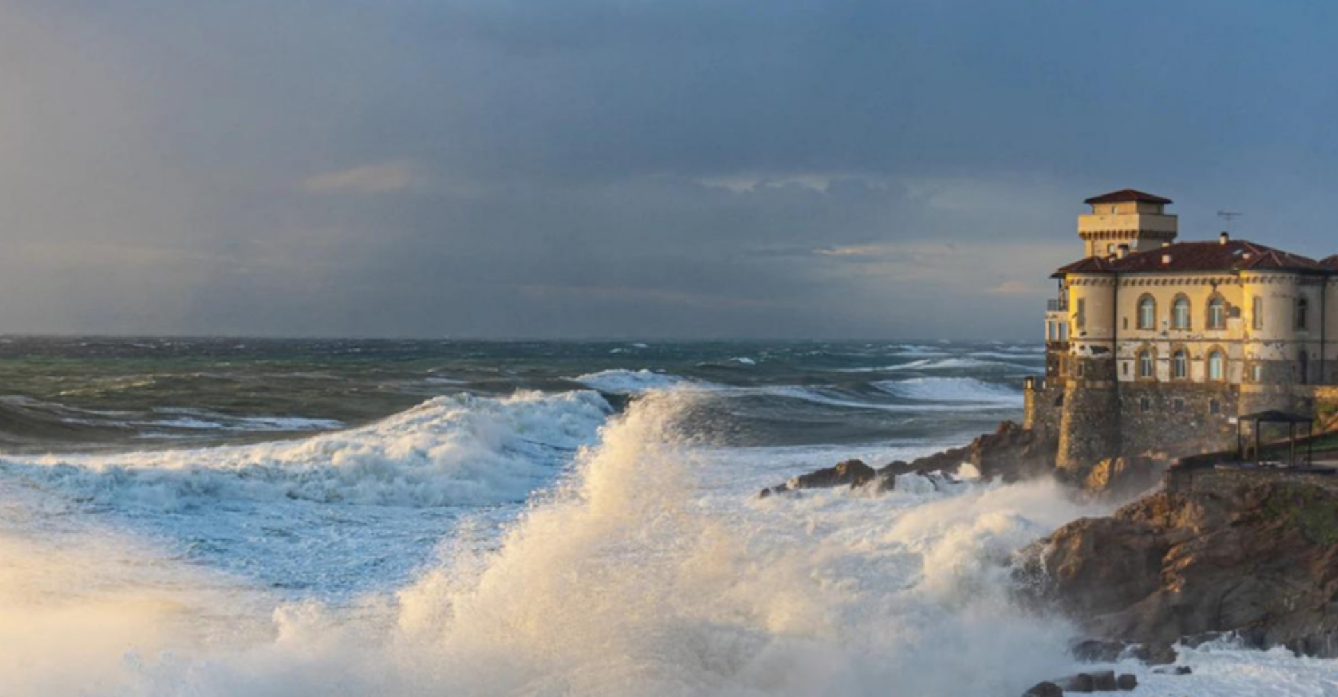 Calafuria mare e castello del boccale