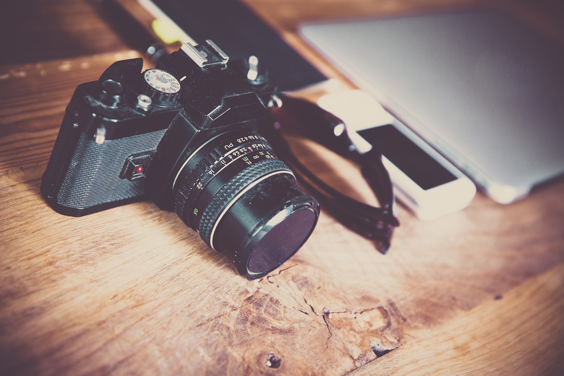 camera-g70ba93690_1920.jpg