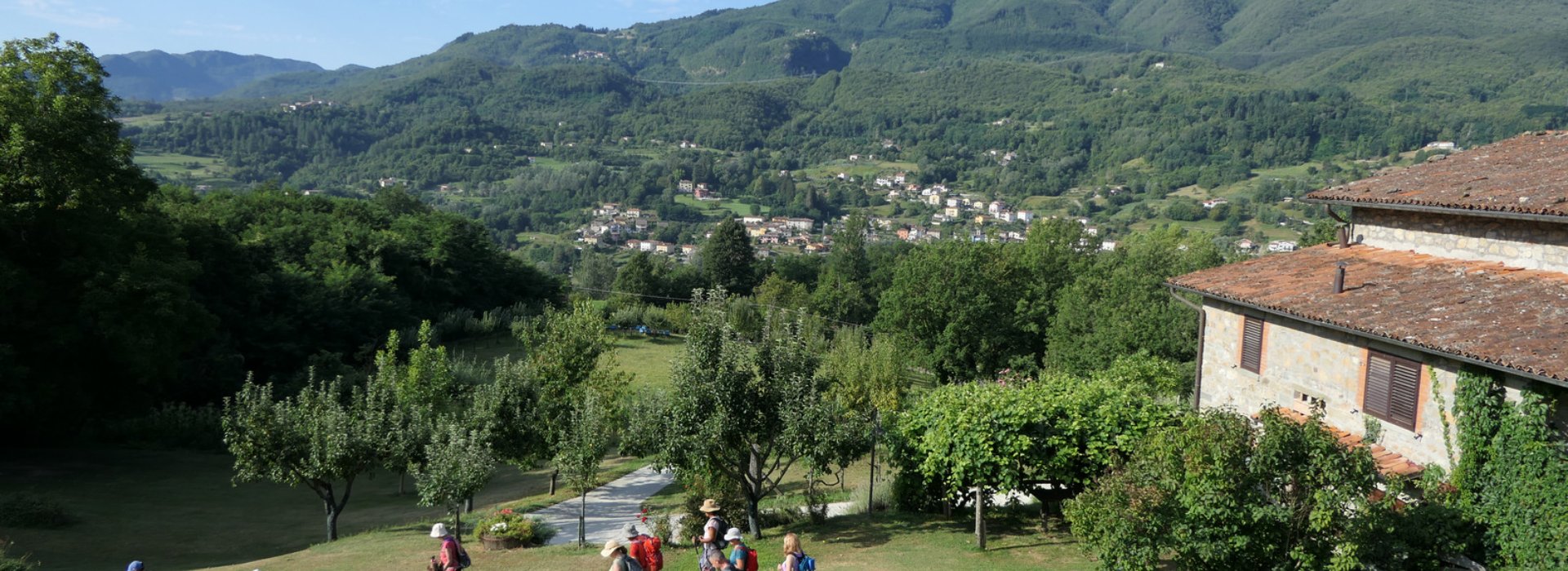 Trekking e camminata in Garfagnana vicino alla Rocca Ariostesca a Castelnuovo di Garfagnana