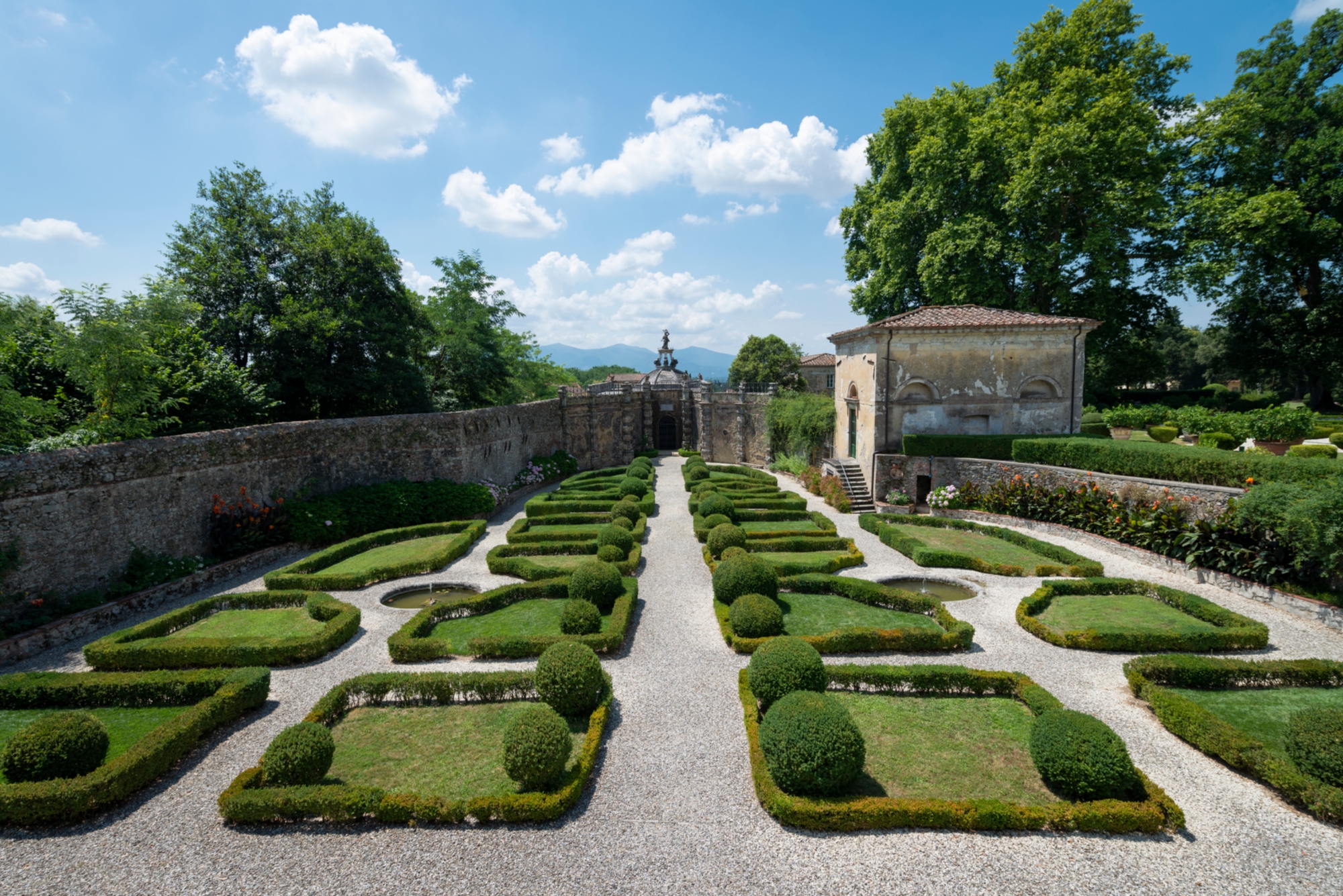 A magnificent stay in the countryside of Lucca among the historic Villas