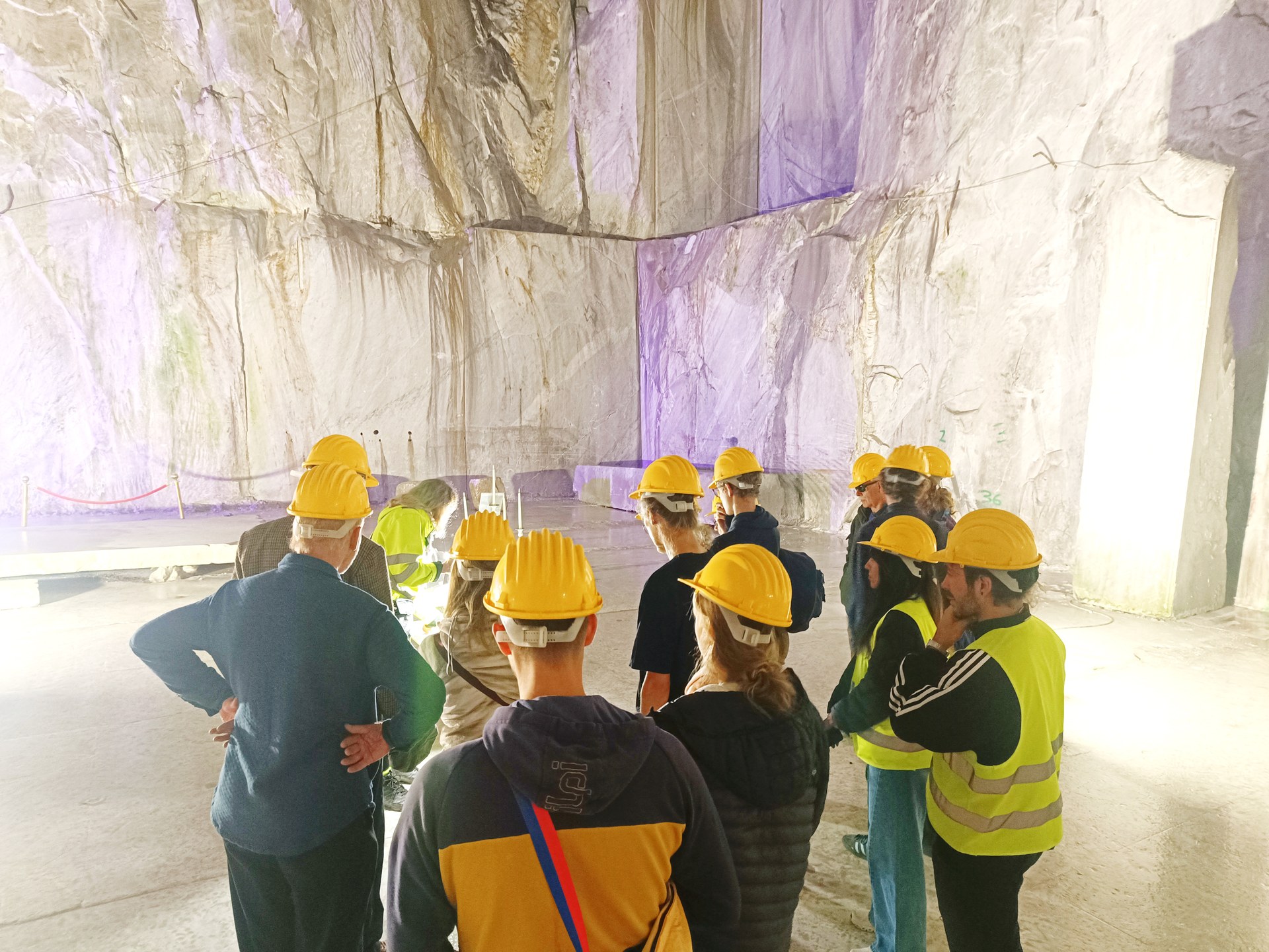 Dentro la cava di marmo