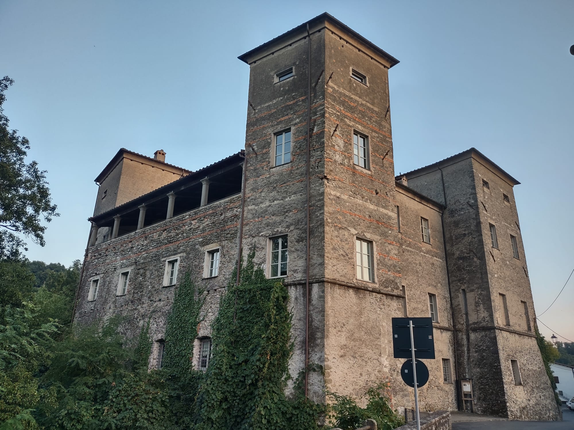 Boutique Hotel Castello di Pontebosio all'interno di un castello Malaspina del 1600