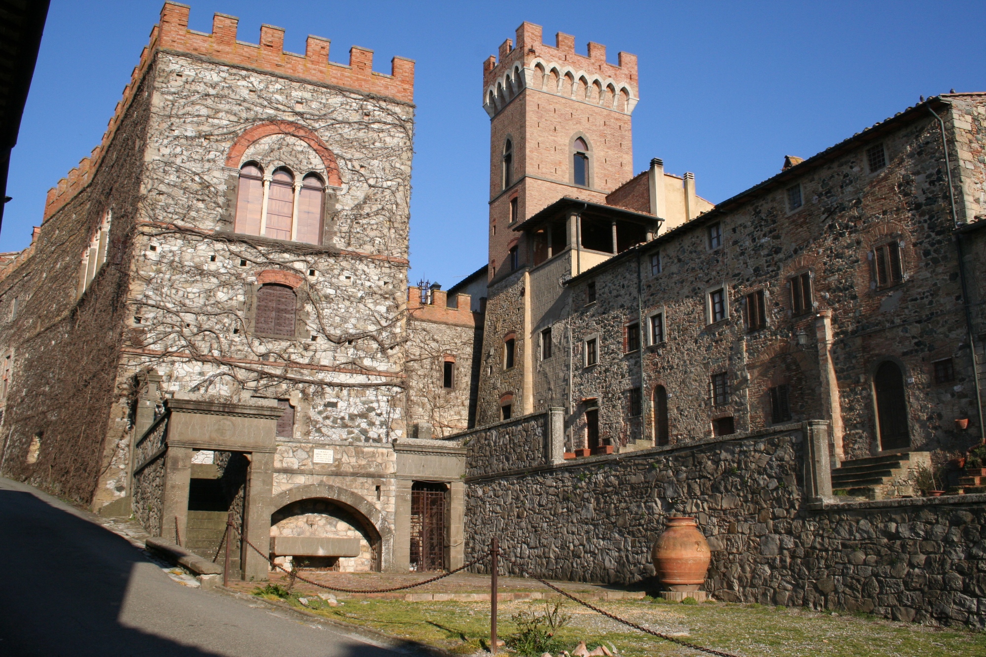 Querceto Visit to the Ginori Castle of Querceto and the castle hall | Visit Tuscany