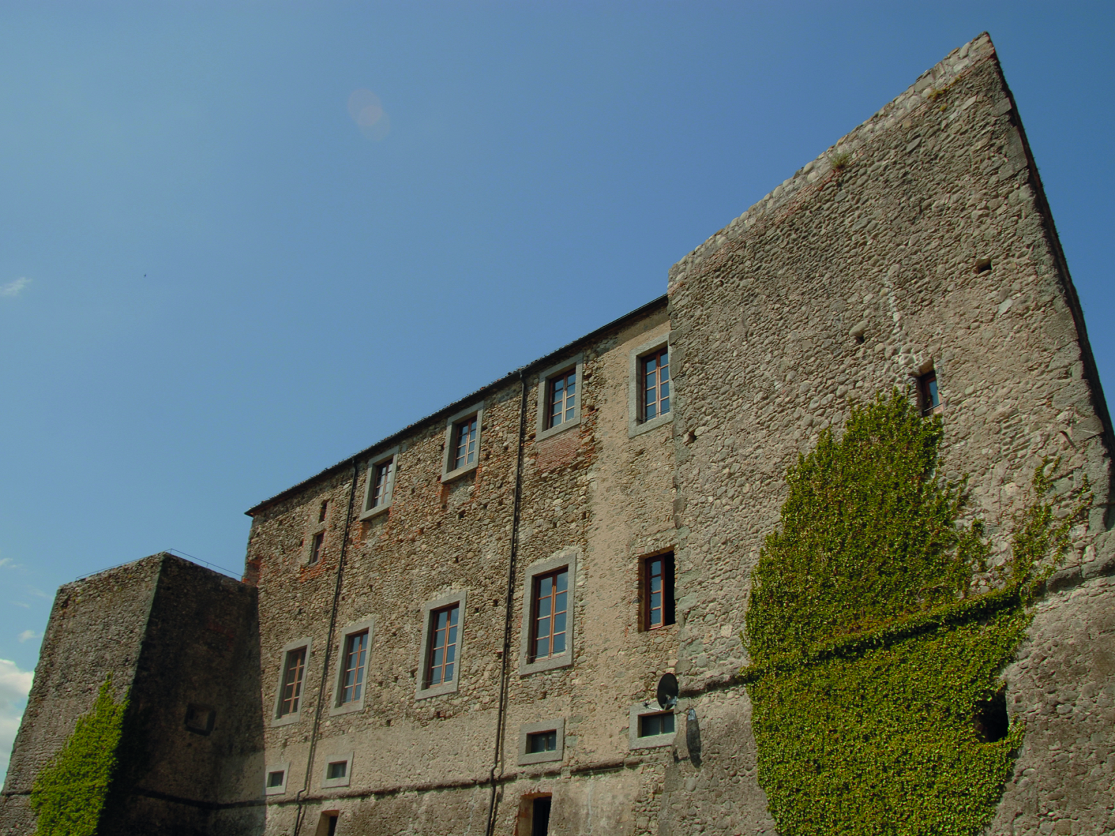 Malaspina Castle in Terrarossa