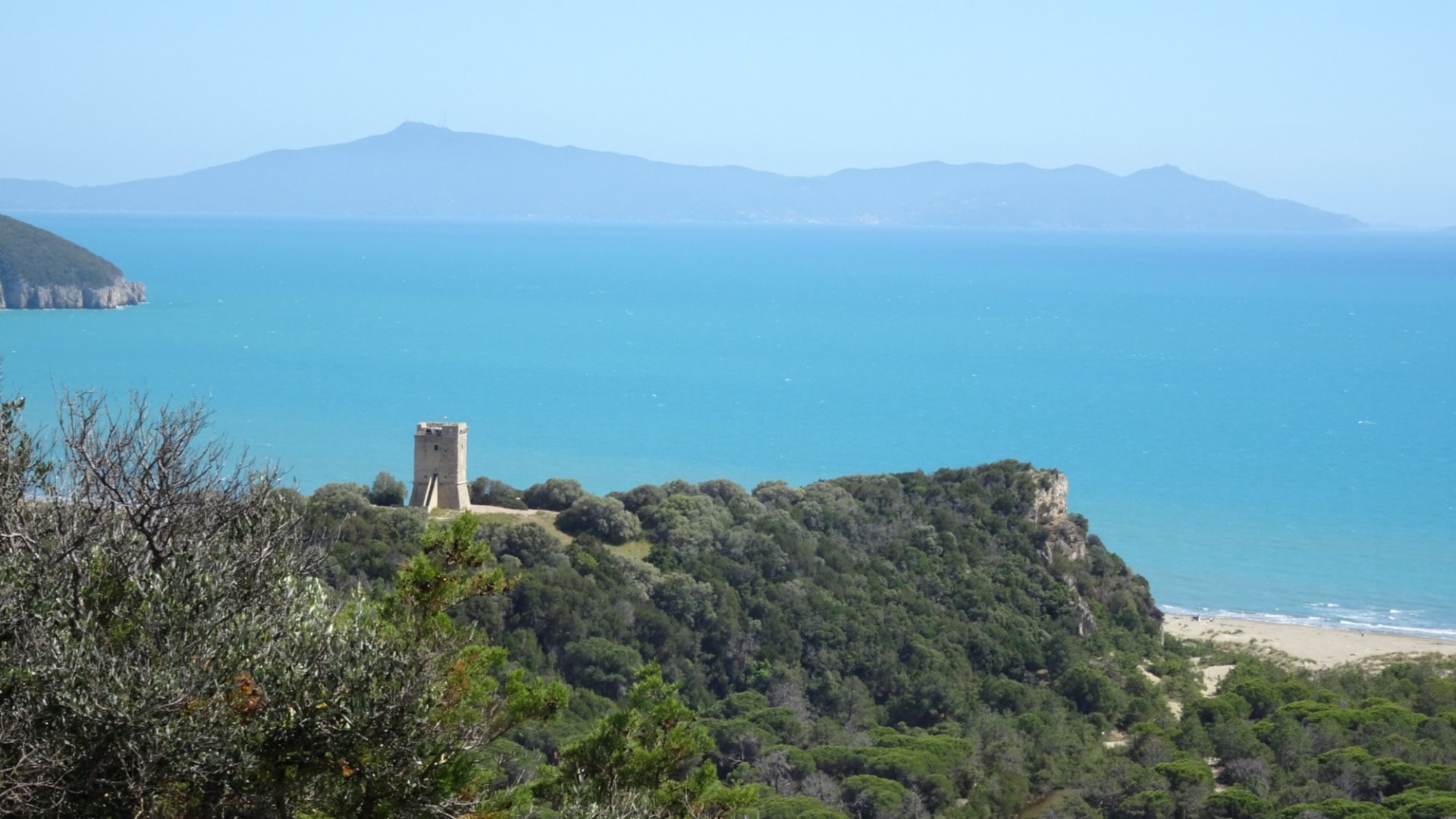 The trekking will allow you to discover the nature of the park among Mediterranean scrub and beautiful views of the Tuscan Maremma