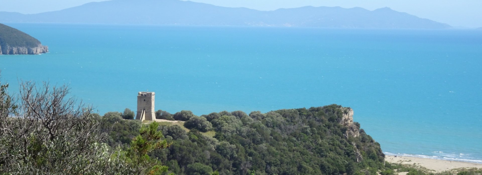 Il trekking ti permetterà di scoprire la natura del parco tra macchia mediterranea e splendidi scorci sul mare della Maremma toscana