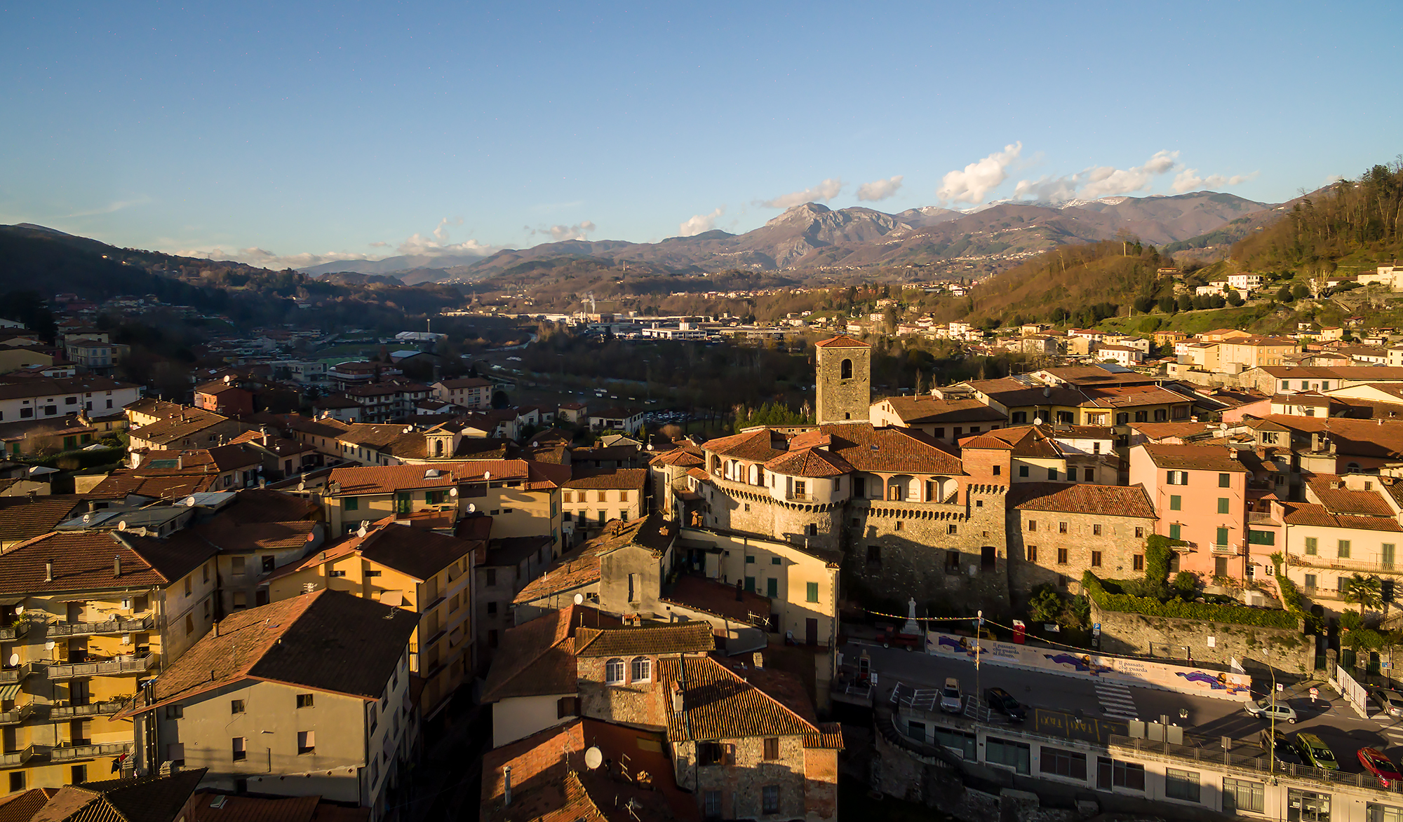 La cittadina di Castelnuovo Garfagnana con il suo castello medievale