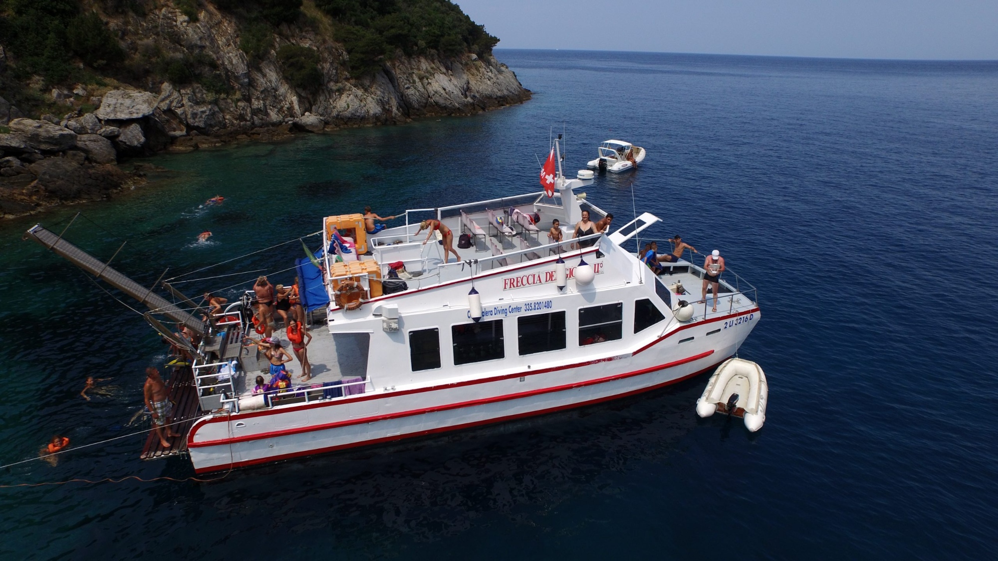 Catamarano a motore all'argentario