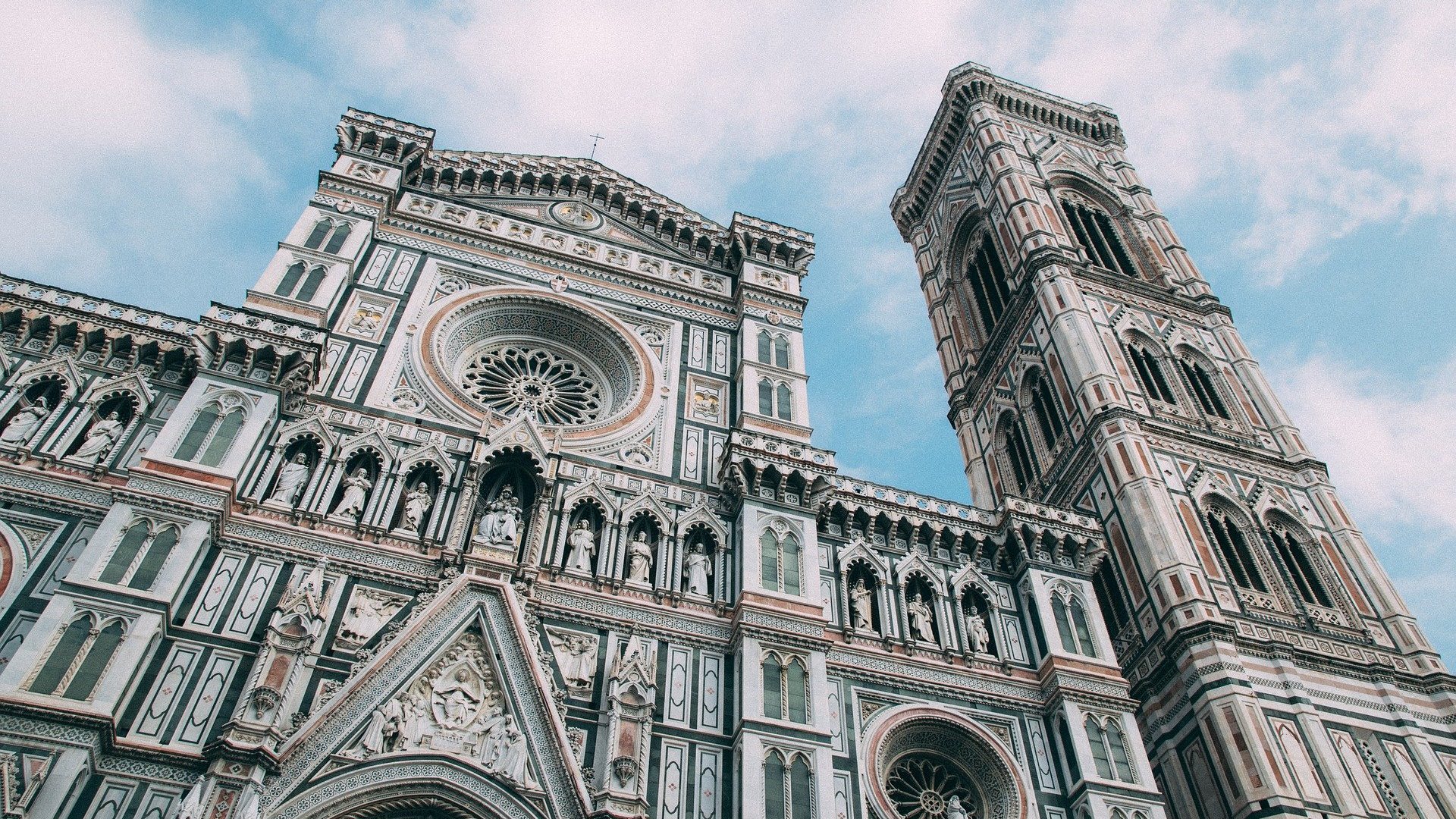 Florence guided tour The Cathedral of Santa Maria del Fiore has been completed in the 15th century