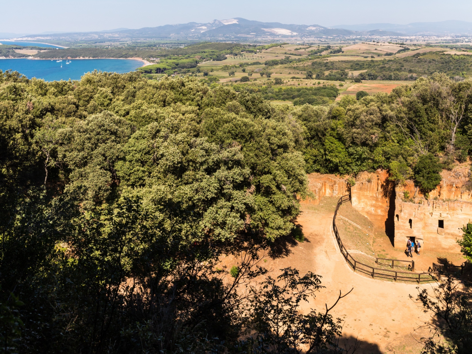 Necropoli delle Grotte, Baratti