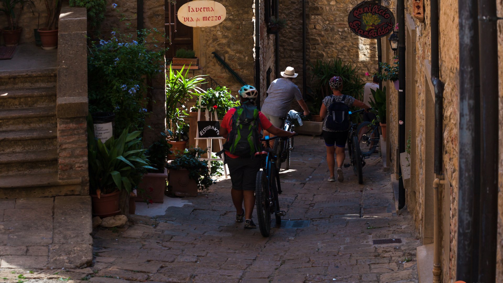 E-bike itinerary among the villages of the Etruscan Coast