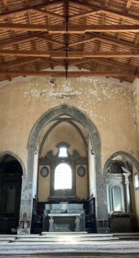 Interior de la Iglesia San Agustín en Castiglion Fiorentino